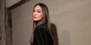 Jalan-jalan di Shibuya, Luna Maya Pede Pake Kostum Monster