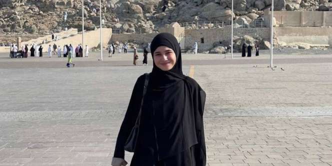Penampilan Syifa Hadju Berhijab Syari saat Umroh, Wajah Selfie Polos Bikin Meleleh