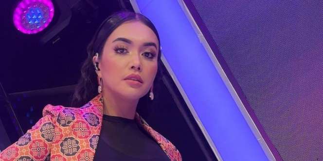 Intip Potret Terbaru Putri Denada yang Sembuh dari Leukemia Saat Diajak Liburan `Tipis-Tipis`