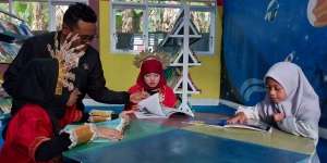 Perpustakaan Ramah Lingkungan Pertama Hadir di Maros, Mebel Dibuat dari 280 Kg Botol Plastik Daur Ulang