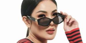 Blazer Bling Bling, Pilihan Nindy Ayunda Biar Tampak Mentereng