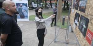 FOTO: Wamenkraf Angela Tanoesoedibjo Tinjau Pameran Rekam Jakarta 24+ Karya Pewarta Foto
