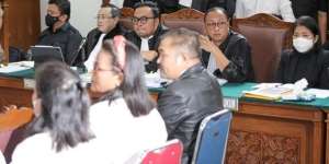 Ketika Keluarga Brigadir J Minta Putri Candrawathi Buka Masker: Mana Tahu Bukan Ibu Putri
