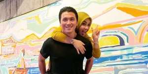 Rumah Tangganya Dikabarkan Retak, Syahrini Justru Pamer Kemesraan dengan Reino Barack