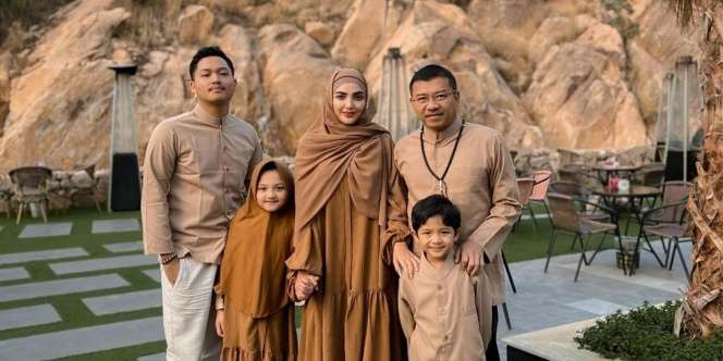 Adem Banget, Keluarga Anang dan Ashanty Ibadah Bareng di Tanah Suci