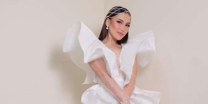 Gaya Santai Ayu Ting Ting Kenakan Bucket Hat Saat Hadiri Konser NCT 127