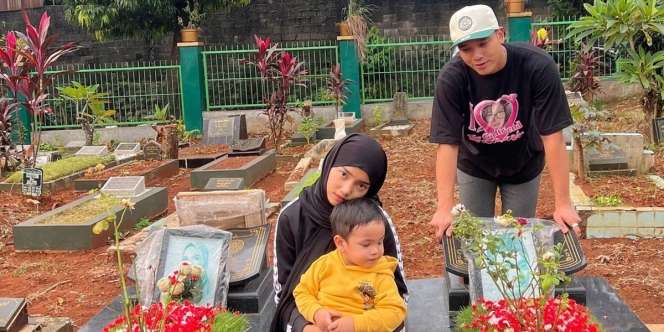 Ulang Tahun ke-20, Fuji Tulis Pesan Haru di Makam Vanessa Angel dan Bibi Andriansyah