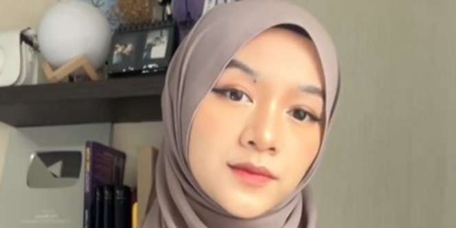 Tampil Feminin dengan Pashmina Curve