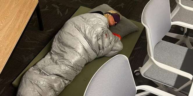 Dikejar Deadline dari Elon Musk, Karyawan Twitter sampai Tidur di Lantai Ruang Rapat