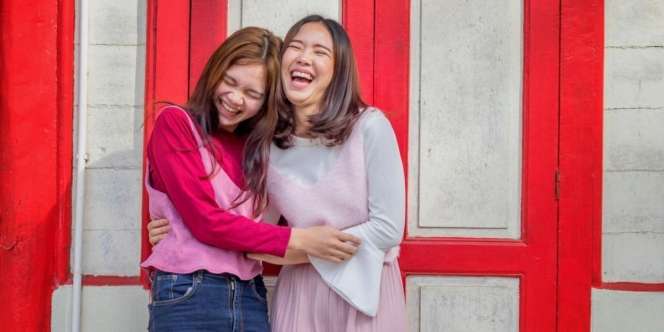34 Tahun Bersahabat Wajahnya Seperti Kembar, Dua Wanita Ini Kaget setelah Lihat Hasil Tes DNA