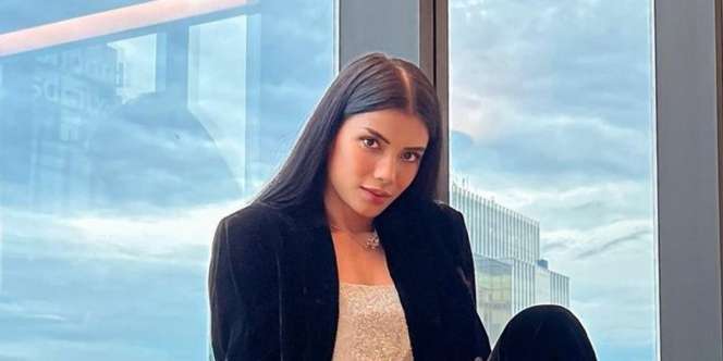 Kunci Makeup Flawless dan Natural ala Sabrina Chairunnisa, Cuma Pakai Tangan