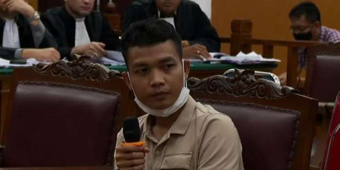 Cengengesan saat Sidang, ART Ferdy Sambo Pucat Setelah Diancam Jaksa Jadi Tersangka: Lancang Sekali