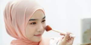 Tidak Selalu Natural, Ini Cara Pakai Cream Blush Agar Tidak Terlihat Menor