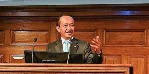 Jadi Sopir Angkot hingga Putus Sekolah Demi Cari Duit, Pria Maluku Ini Kini Sukses Jadi Menteri di Kabinet Jokowi