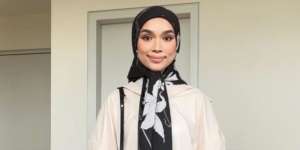 Kembali Tren, Style Kerudung Segi Empat ala 90-an