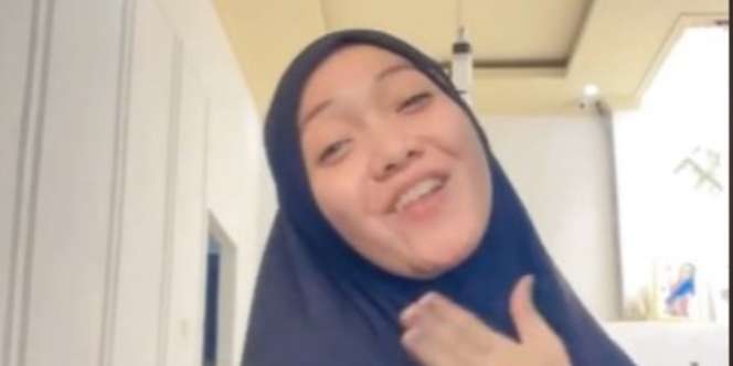 Viral Wanita Mirip Bunda Corla Versi Hijab