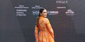 Mau Jadi Model? Nih Dengar Pesan Luna Maya Buat yang Cuma Andalkan Cantik