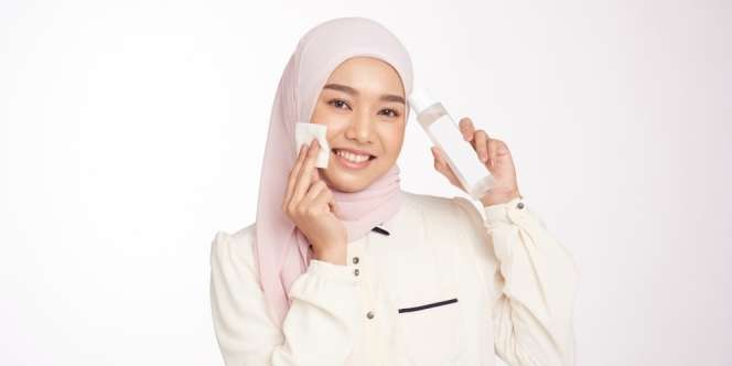 Tidak Termasuk Perawatan Kulit Dasar, Ini Sebabnya Banyak Orang Pakai Toner
