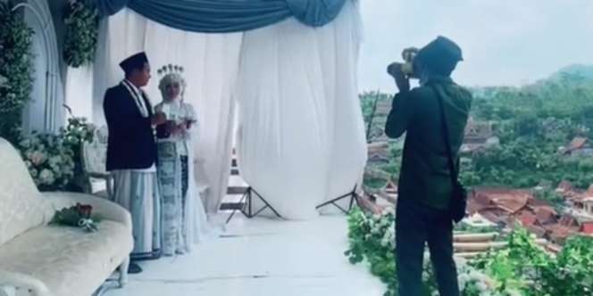 Viral Pengantin Gelar Resepsi di Atas Atap, Kepleset Dikit Langsung Beda Alam