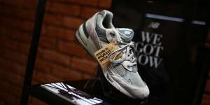 Tren Warna Sneakers yang High Demand di Indonesia