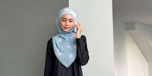 Tampil Cantik dengan Menyulap Kerudung Segiempat Menjadi Pashmina