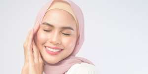 Tips Menggunakan Foundation agar Terlihat Natural dan Menyatu dengan Kulit