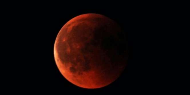 4 Doa Saat Gerhana Bulan Total dan Tata Cara Sholat Khushuf yang Perlu Diamalkan
