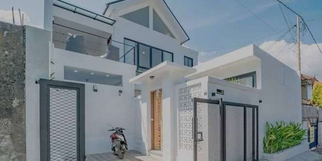 Tengok Desain Simpel Kolam Renang di Tengah Rumah