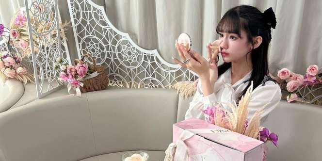 10 Potret Selebgram Cantik Bak Barbie Karena Makeup, Sulit Dipercaya Aslinya Ternyata...