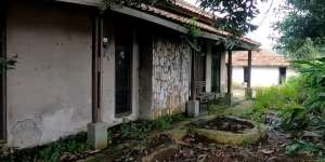 10 Potret Rumah Tua Terbengkalai 20 Tahun Milik Jenderal, Ngeri Ada Sumur Dalamnya Puluhan Meter!