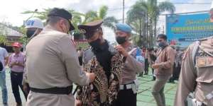 Selingkuh dengan Istri Anggota TNI, Anggota Polres Purworejo Tertunduk Lesu Saat Dipecat