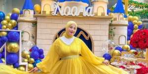 Inspirasi Gaya Busana Tasyi Athasyia, Berani Pakai Warna Vibrant