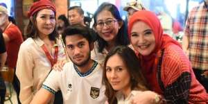 Potret Ibu Sabda Ahessa, Gayanya Sosialita Banget Sudah Beri Restu Wulan Guritno 
