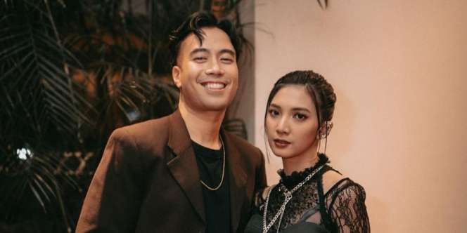 Gemas! Sebulan Ditinggal Syuting, Vidi Aldiano Sambut Meriah Saat Istri Pulang ke Rumah