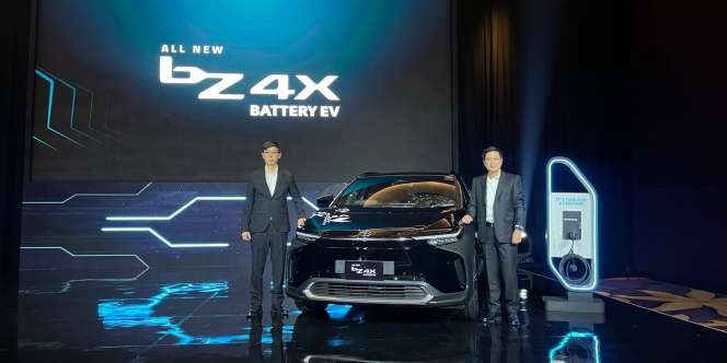 Toyota Resmi Luncurkan Mobil Listrik Pertama di Indonesia, Harga Tembus Rp1 M