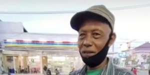 Perjuangan Kakek Mencari Nafkah, Keliling Jual Mainan dari Pagi hingga Malam