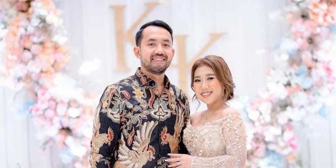 Meresahkan! Potret Kiky Saputri Cosplay Jadi Gadis Berkebaya Merah