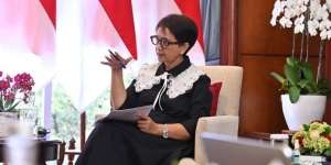 Bukan iPhone dan Samsung, Menlu Retno Marsudi Ternyata Masih Pakai BlackBerry