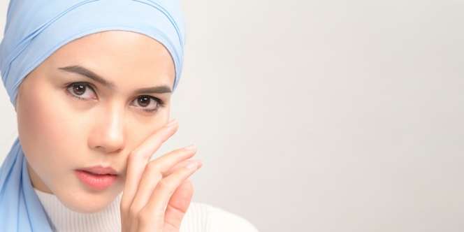 Makeup Mudah Cakey Usai Dirias, Ini Solusi dari MUA