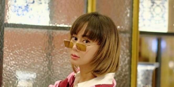 Heboh Denise Chariesta Pajang Foto Ayu Dewi dan Regi Datau di IG
