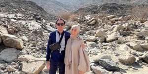 Ayu Dewi Bantu Jamaah Indonesia Tersesat Saat Umroh