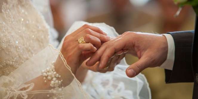 Viral Pengantin Datang ke Pernikahan dengan Masuk Peti Mati dan Dibawa Pakai Mobil Jenazah