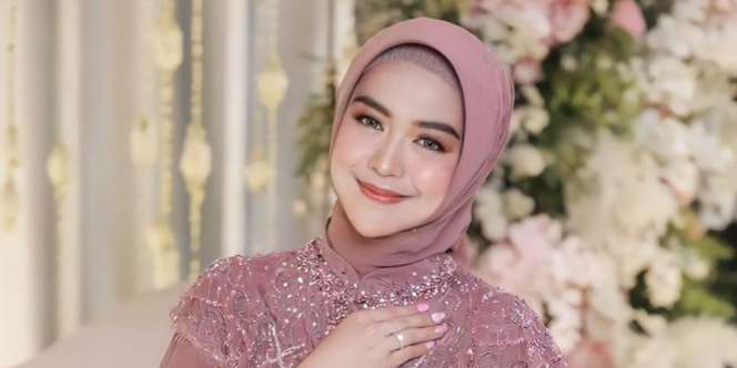 Potret Ria Ricis Tampil di YouTube Fanfest 10, Ajak Sang Putri Pertama Kali ke Luar Negeri