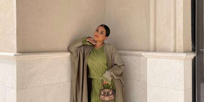 Tampilan Flawless dan Elegan Influencer Qatar Husnaa Malik