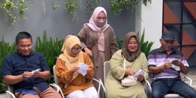 Viral, Pasutri Penjual Camilan Beri Hadiah Umroh untuk Orangtuanya