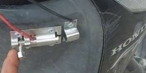 Pria Ini Nyalakan Motor Pakai Grendel Pintu, Netizen: Mekanik Jepang Geleng Kepala Lihat Modifikasinya