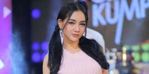 Potret Lala Widy, Pernah Bikin Panggung Roboh karena Orang Satu RT Naik Panggung Bareng Buat Nyawer