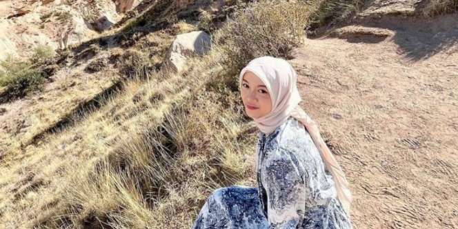 Styling Simpel Kerudung Segi Empat, Cocok untuk Aktivitas Sehari-hari