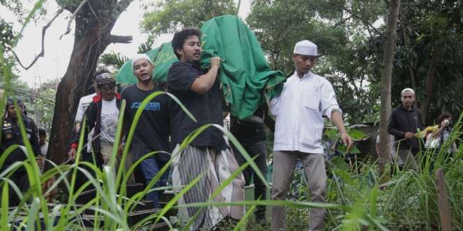 FOTO: Tangis di Pusara Ki Joko Bodo