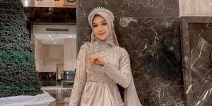Jadi Bridesmaid di Pernikahan Glenca Chysara, Tampilan Ria Ricis Bikin Pangling